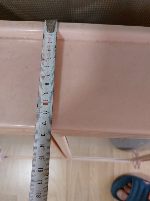 Продавам употребявано шкафче за баня.