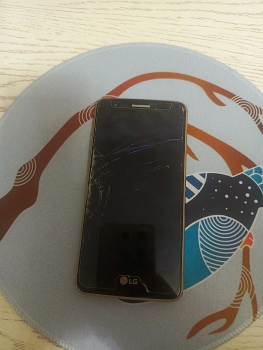 LG K8 (2017) android Telefon
