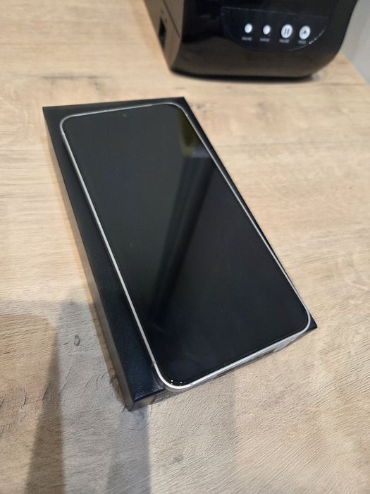 Samsung S24 128 Гб в идеале