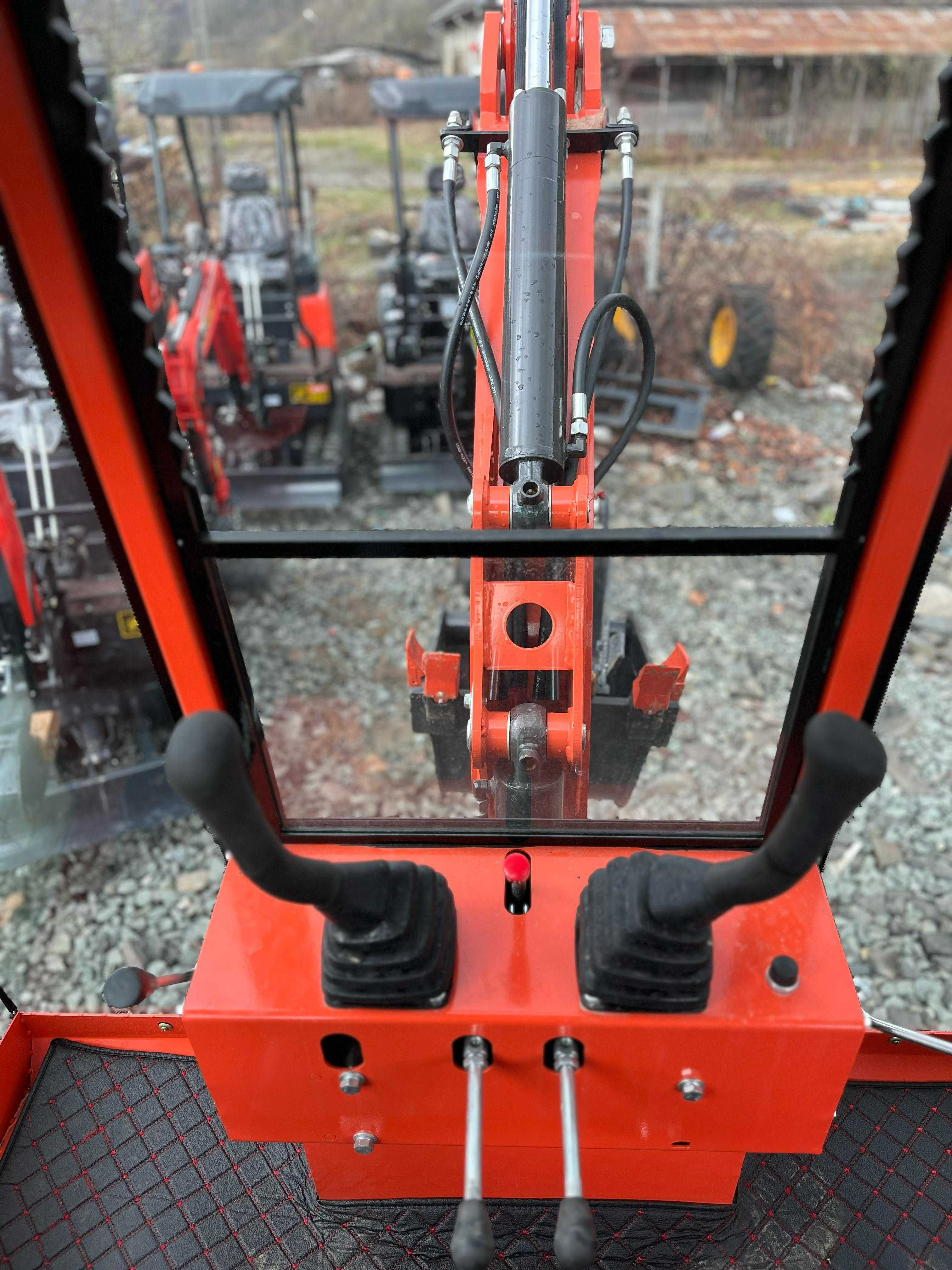 Buldoexcavator MACAO BX300C 3 tone cu cabina