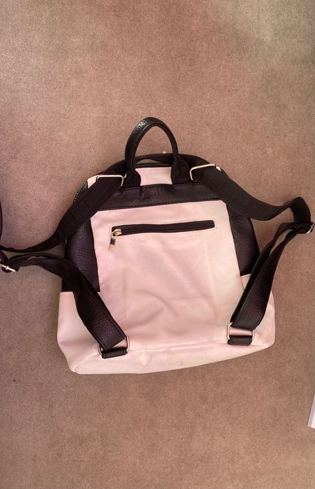 Дамска раничка черно и бяло