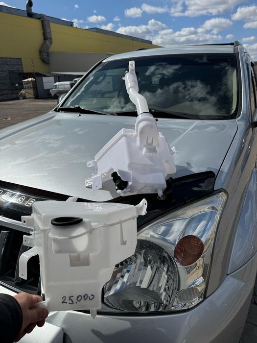 Бачок омывателя Toyota land cruiser Prado 120 gx470