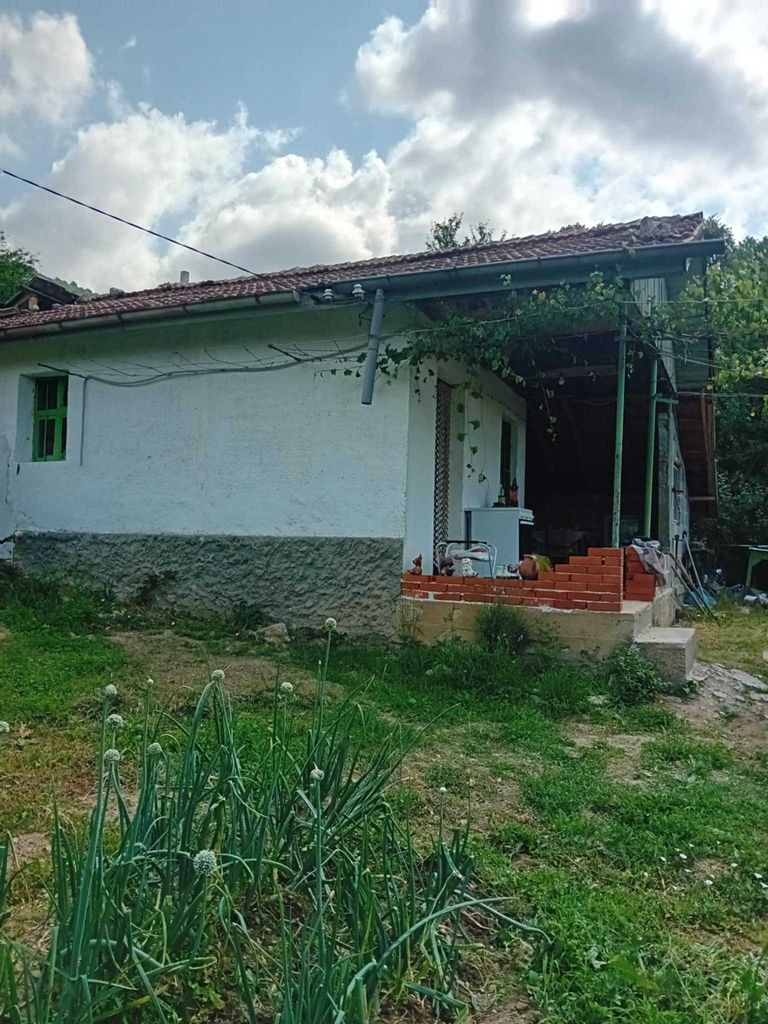 Продава се Къща в Карлово - 1 кв.м за 22950 €/кв.м - Снимка #2