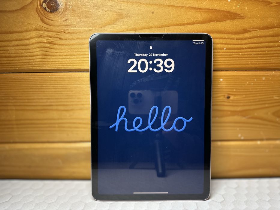 Vand Ipad Air generatia 5 + husa Apple Magic keyboard