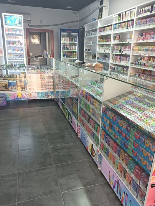 Rafturi/vitrine magazin