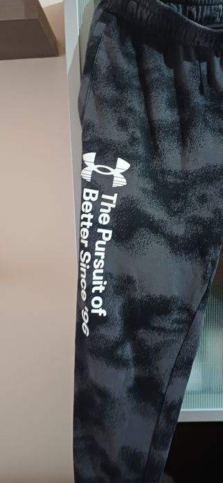 Vând pantalon barbati marimea L purtați foarte puțin, under armour