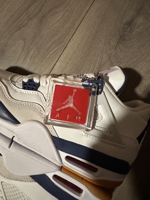 Jordan 4 Retro.