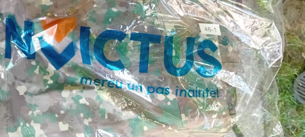 Ținută militară   ...