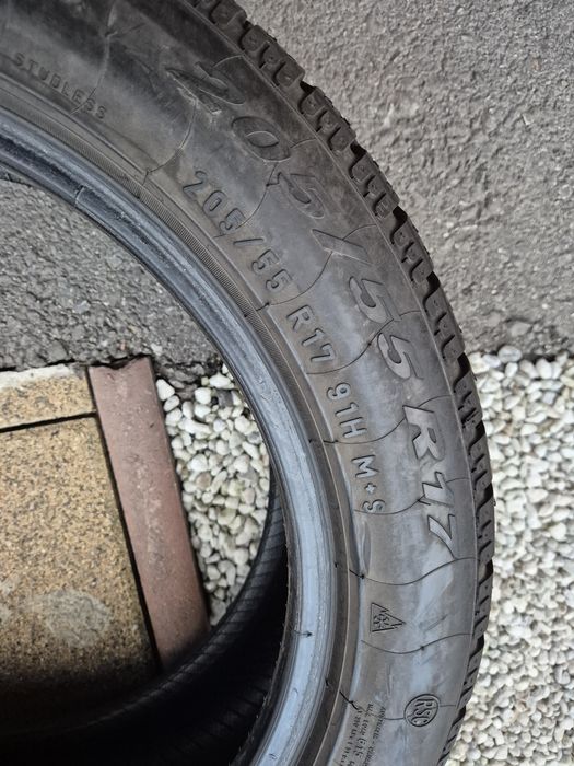 Vând cauciucuri 205/50/17 M+S Runflat 2 buc //Pirelli//7mm