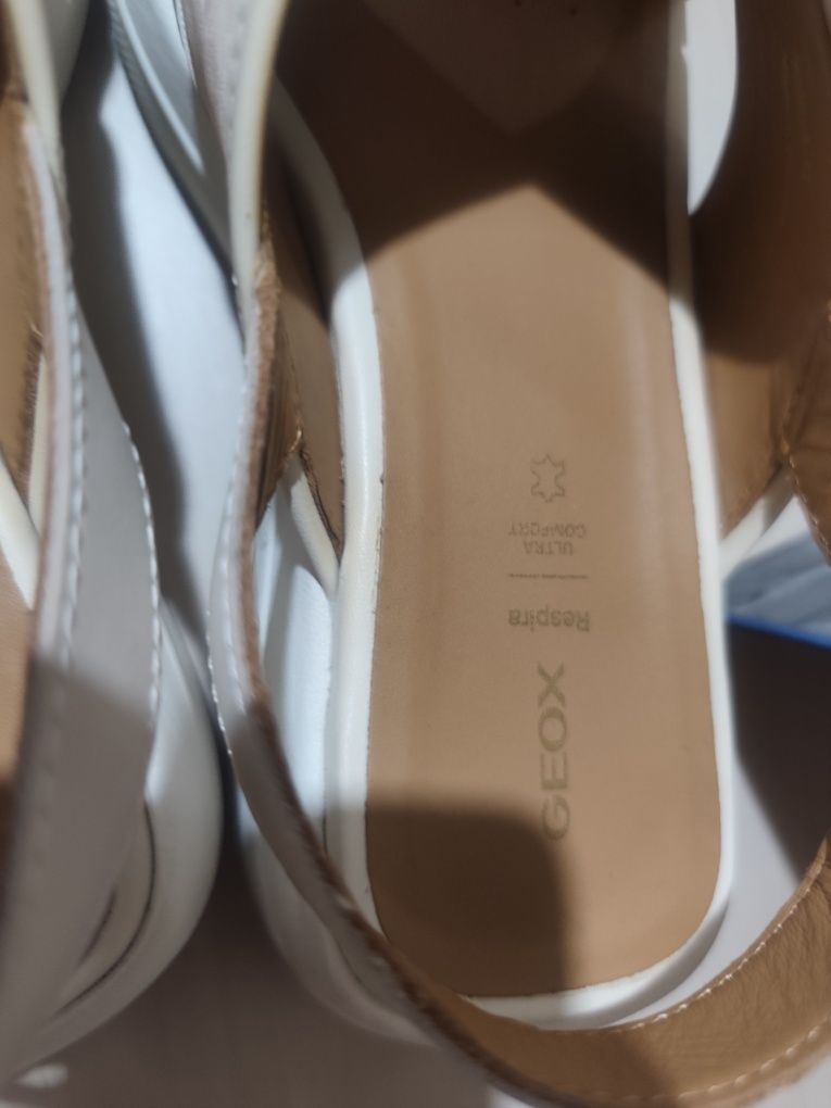 Продавам дамски сандали Geox