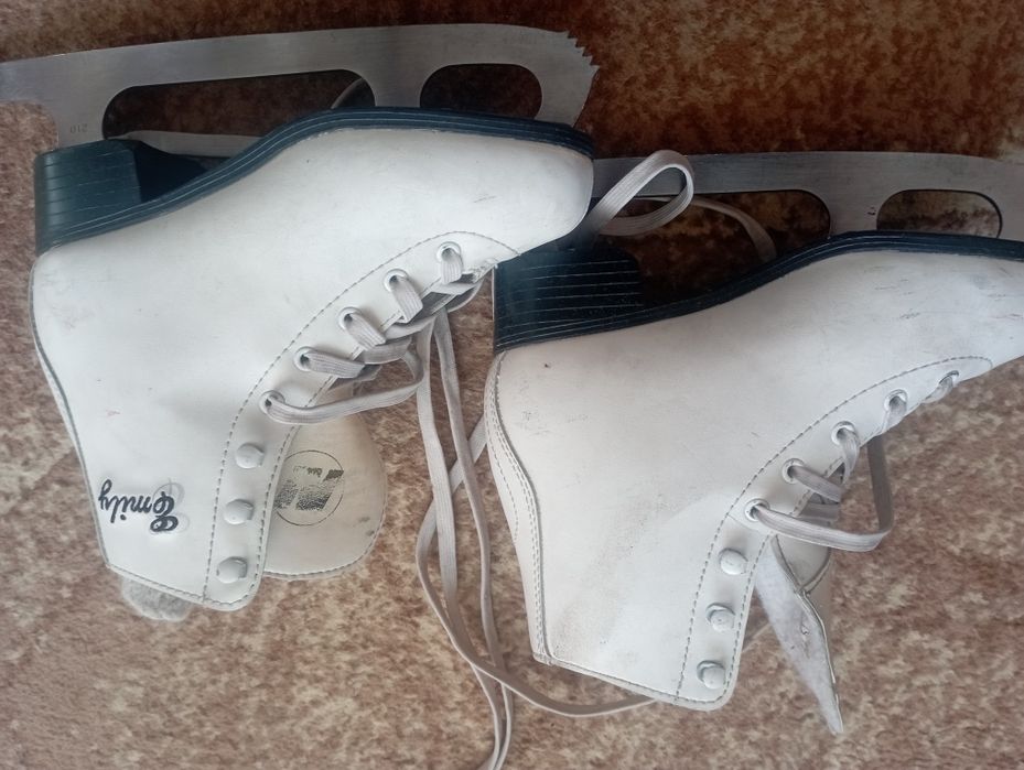 Коньки фигурные для девочеки