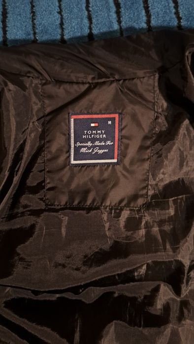 Vând geaca Tommy Hilfiger mărimea M