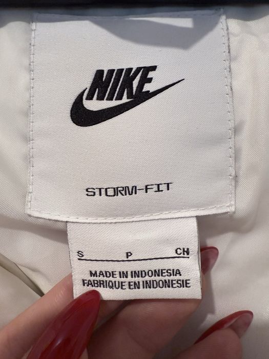 Пухено зимно яке NIKE