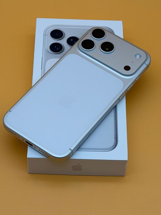 Като Нов! iPhone 17 Pro Max 256 Gb Silver Гаранция iStyle