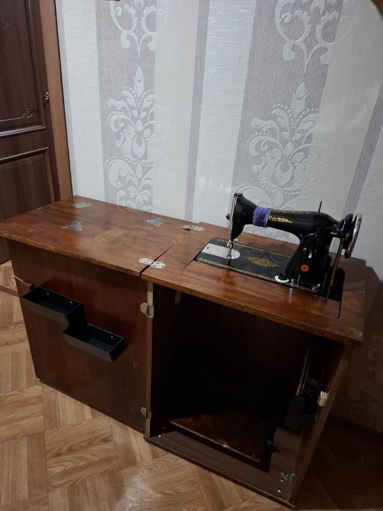 Продам машинку швейную