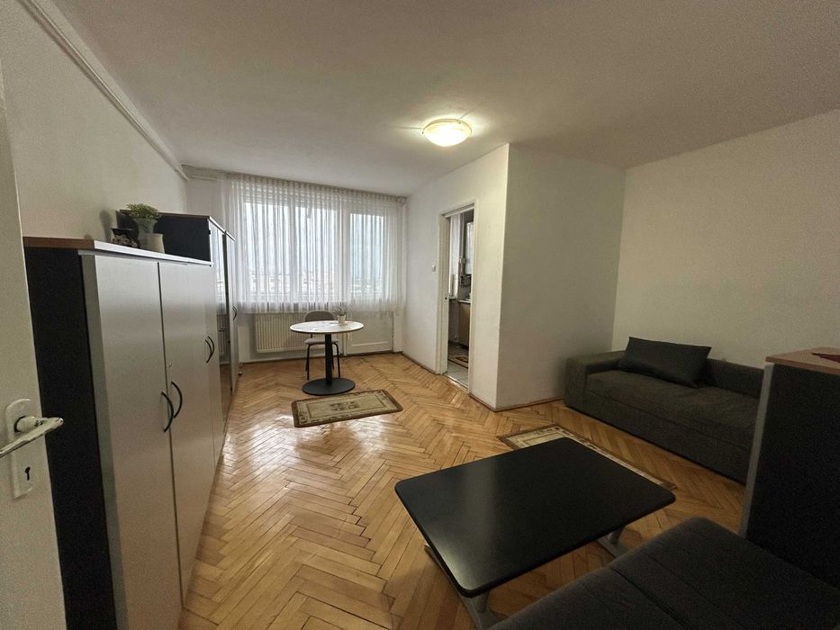 Ultracentral, inchiriez apartament cu o camera, mobilat si utilat