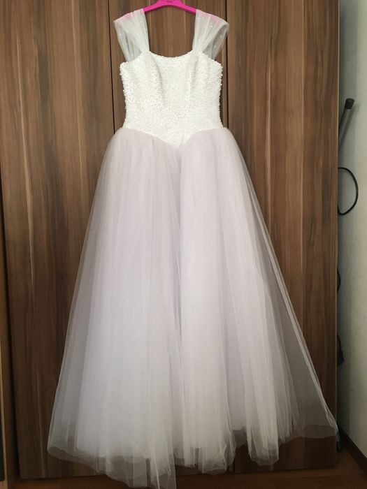 Vand rochie de mireasa impecabila! Model printesa
