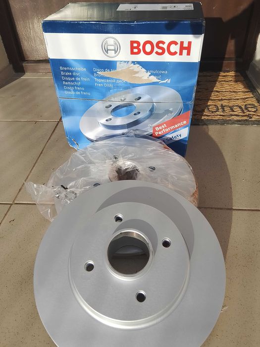 Продавам чисто нови задни спирачни дискове Bosch