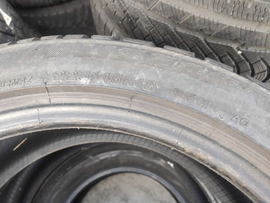 2бр Зимни гуми 225 45 18 - Bridgestone