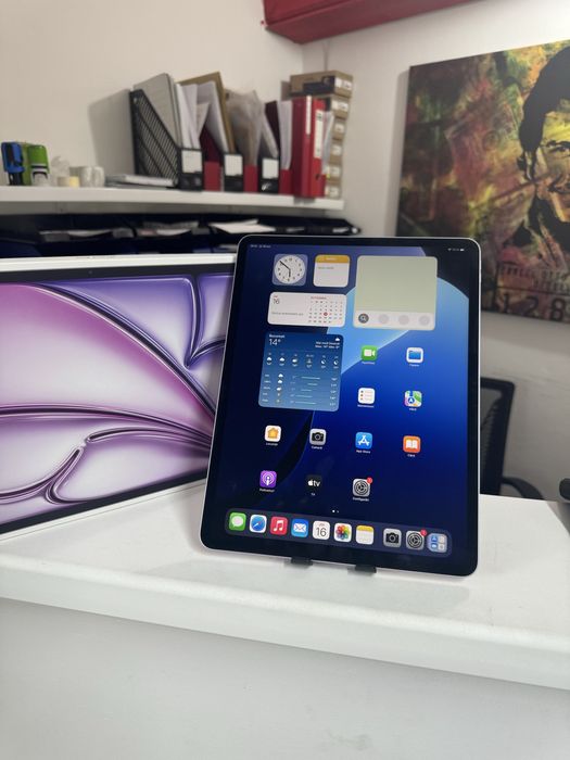 iPad Air 13-inch (M2) - WI-FI