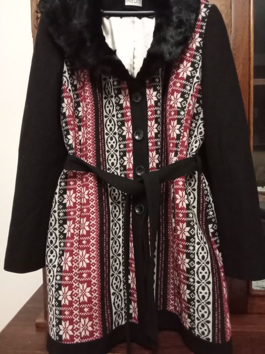 Palton pardesiu cu tesatura motive romanesti