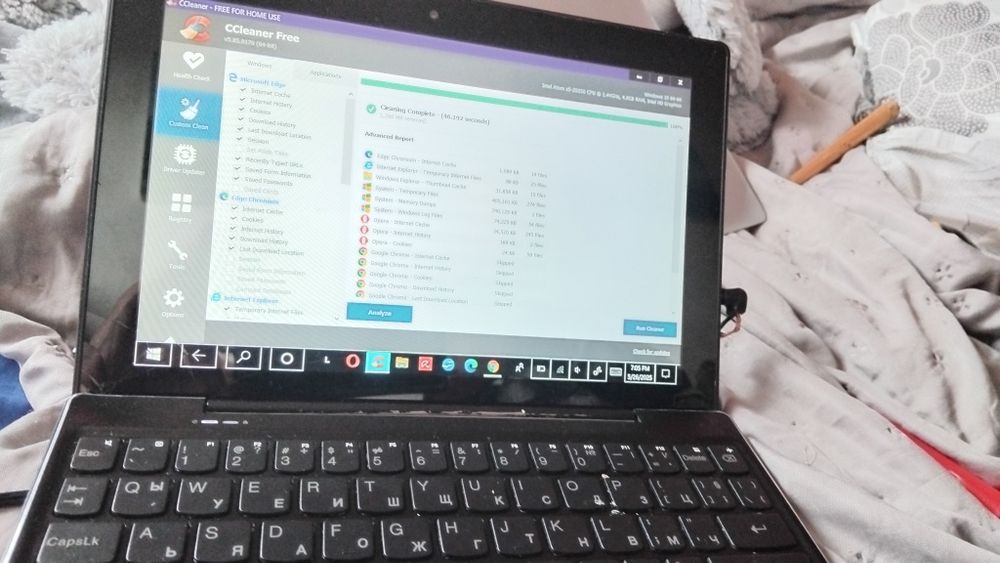 Лаптопче Леново, което става и на таблет за ремонт или за части