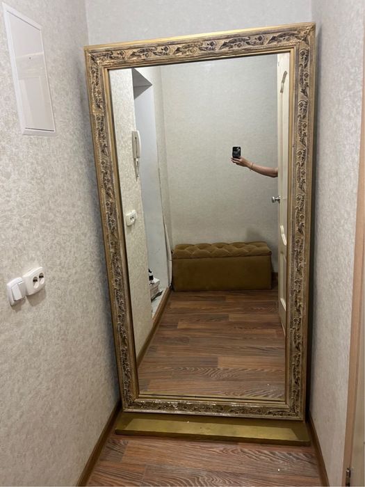 Продаюся  зеркало и пуфик