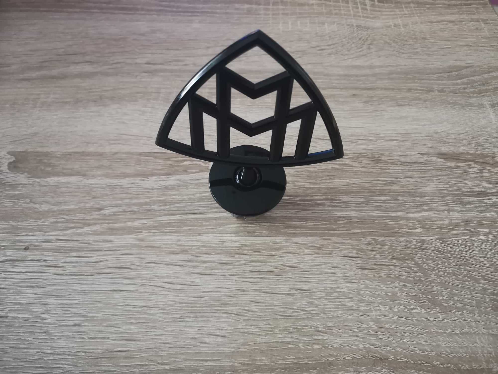 Майбах Maybach черна емблема лого