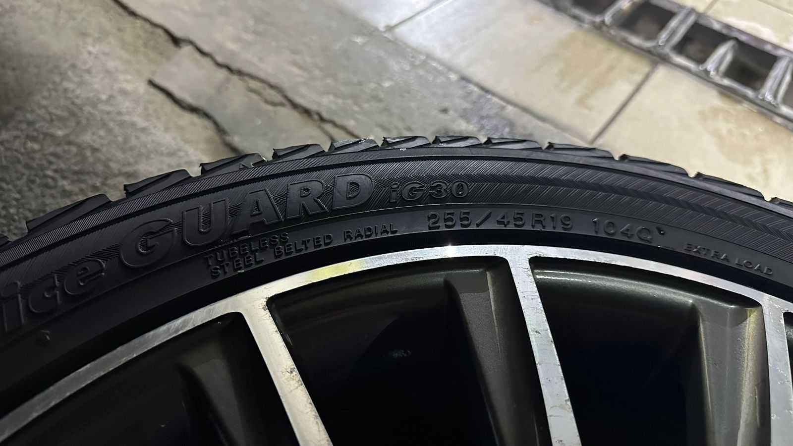 Диски AMG оригинал, R19 с зимними шинами Yokohama