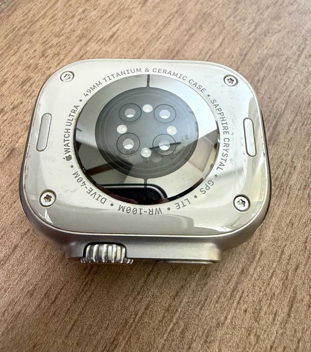 Apple Watch Ultra 2 (GPS + Cellular), 49mm, Titanium Case