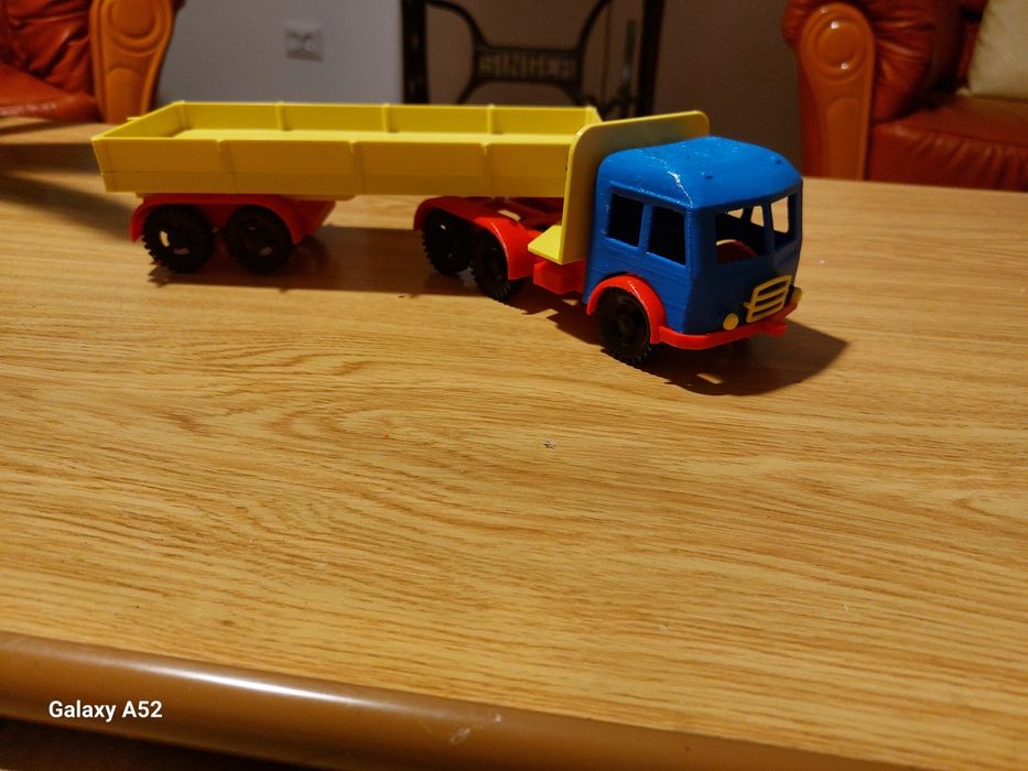 Jucarii vechi,3D  camioane, tractor  Viitoru Oradea