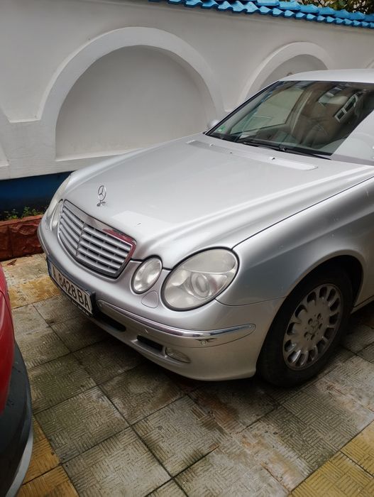 Mercedes E200 сив