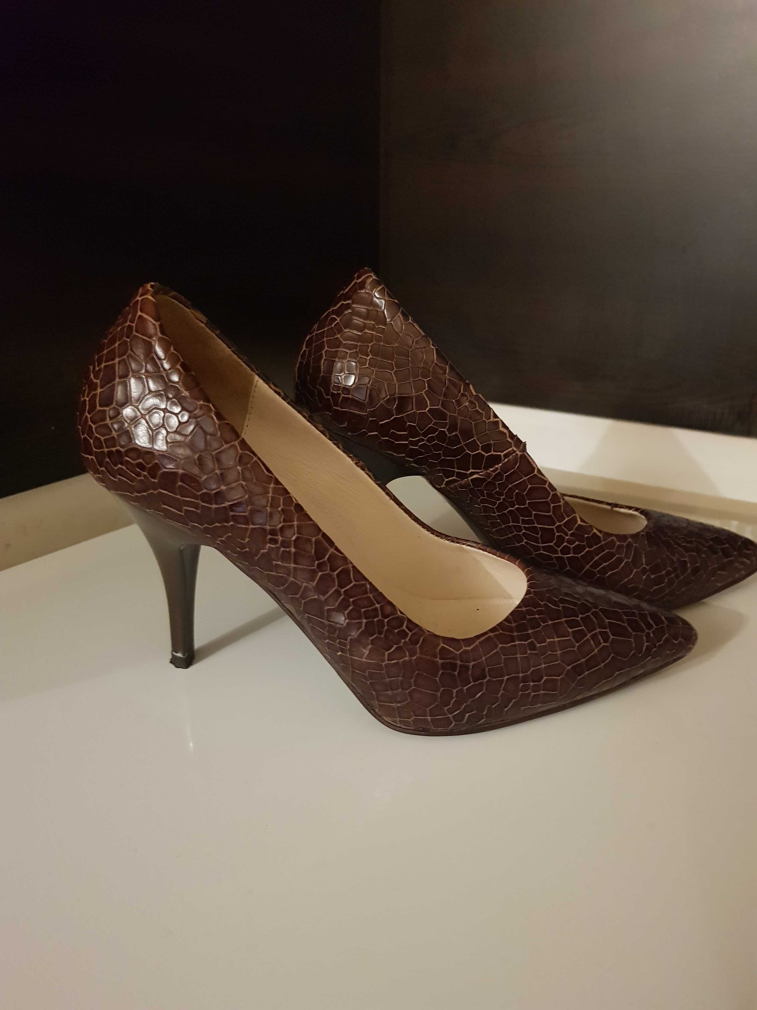 Елегантни дамски обувки GiAnni