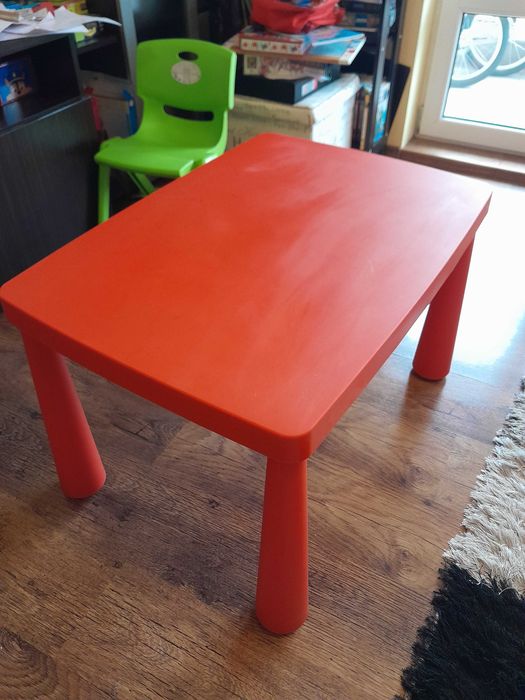 Детска маса Икеа, 2 столчета
