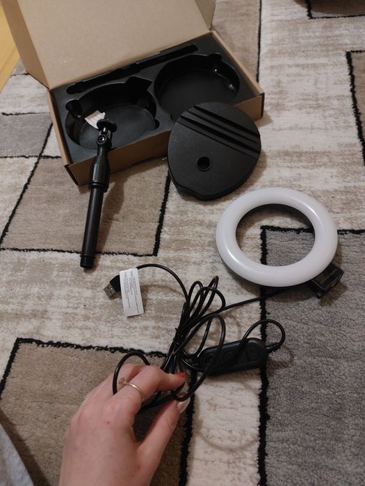 Lampă tip Ring Light NEEWER BASICS BR60 - 5 Inchi, cu Stand de Birou,