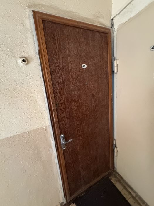 Входной дверь деревянный