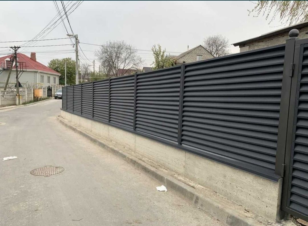 Vand garduri tip jaluzea la gata