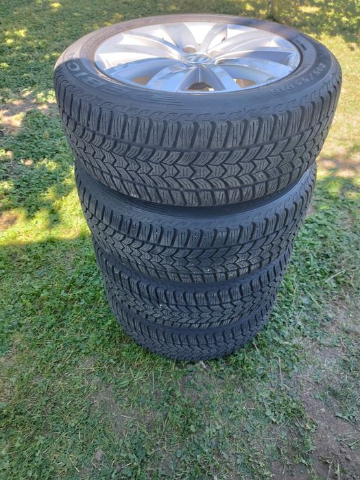 Set jante aliaj 16 originale VW Passat B7 cu anvelope iarna 205 55 16