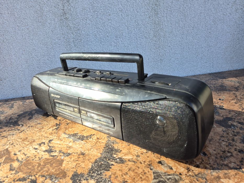 Radio Casetofon marca Sharp , model WQ-284H