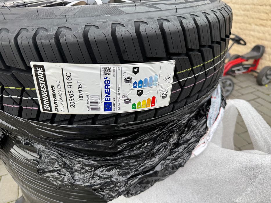 Jante Keskin cu cauciucuri Brigestone 205/65/R16C