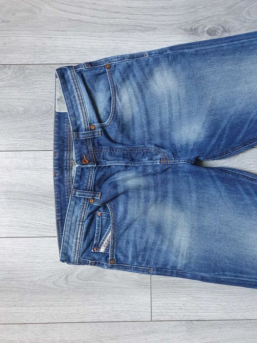 Blugi DIESEL "Larkee-Relaxed" - Marime W32 L32 (Talie 86 cm)