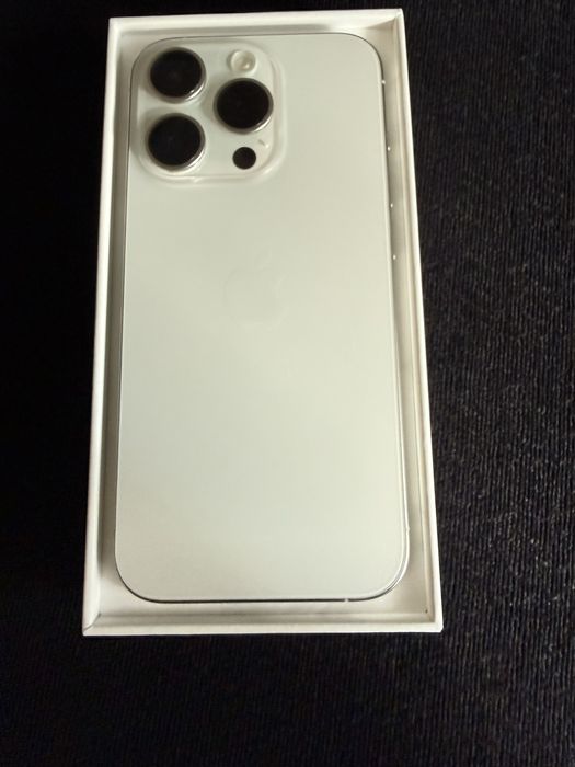 IPhone 15pro -бял