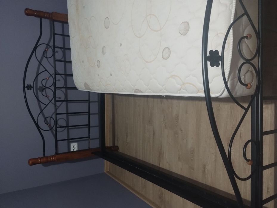Метално легло + еднолицев матрак