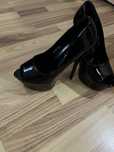 Vand pantofi cu toc