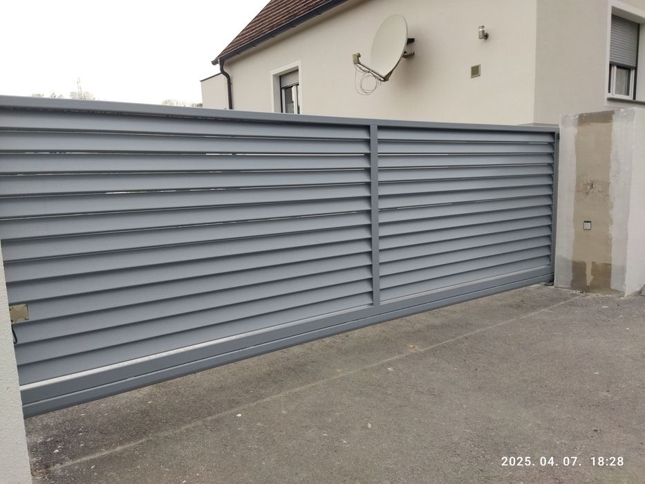 Porți culisante autoportante