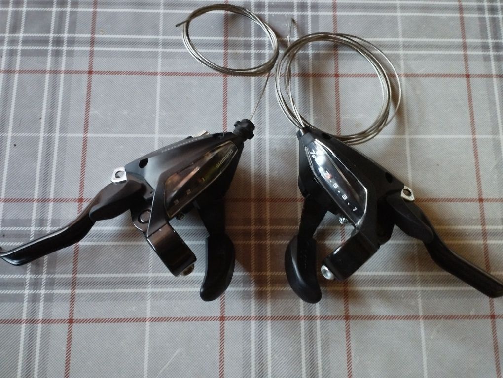 Команда/спирачен лост Shimano
Приложението е инсталирано
Комплект 2 ск