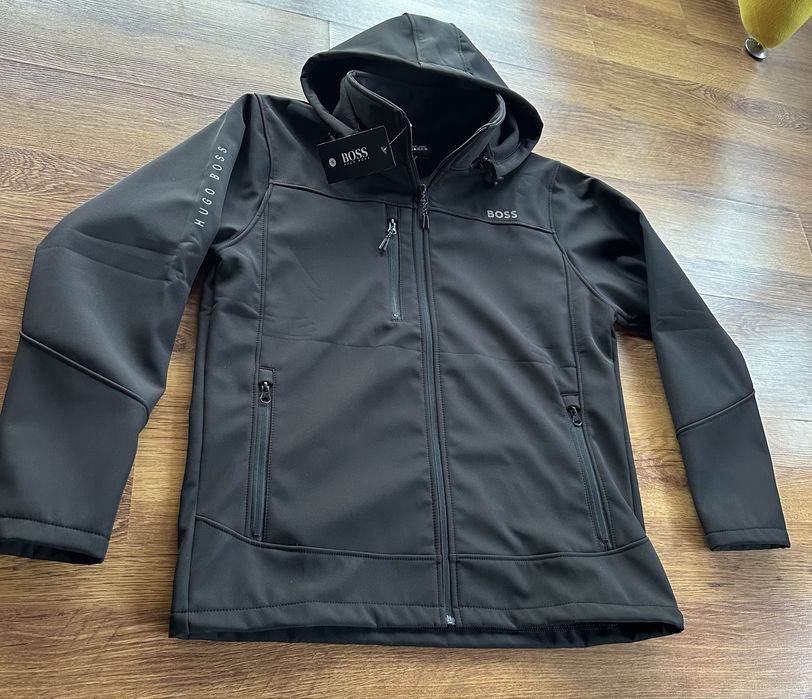 Мъжко,черно,Непромокаемо яке Hugo BOSS с топла подплата и сваляща качу