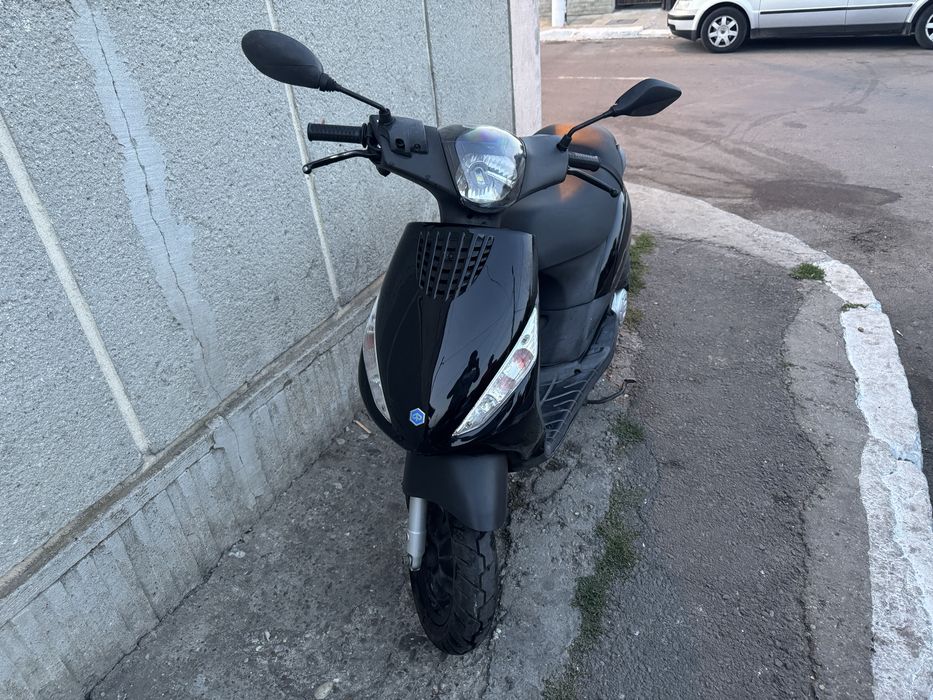 Scuter Piaggio zip 2022 injectie 49cc