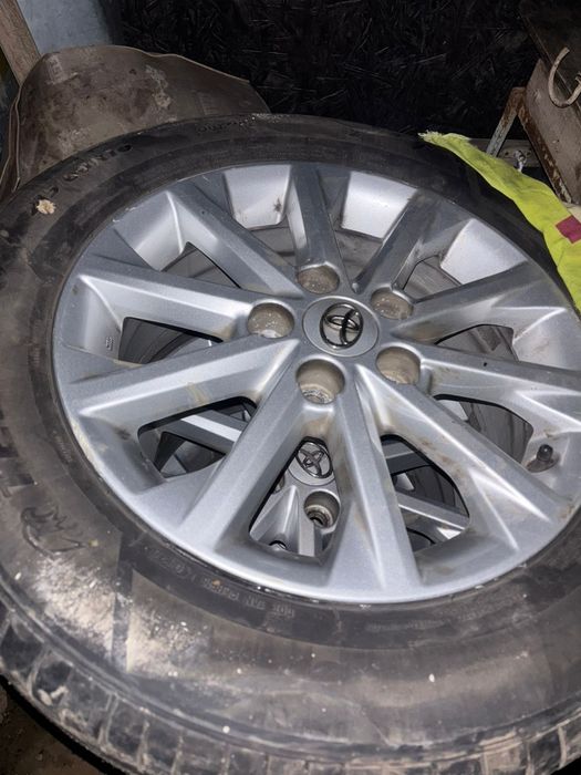 Шина камри  размер 16