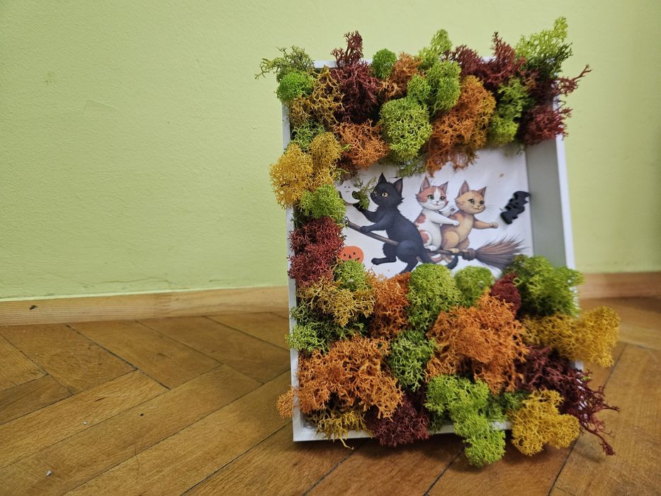 Tablou decorativ cu pisicuțe și licheni